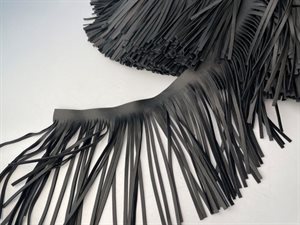 Frynser - sort i læderlook, 13 cm